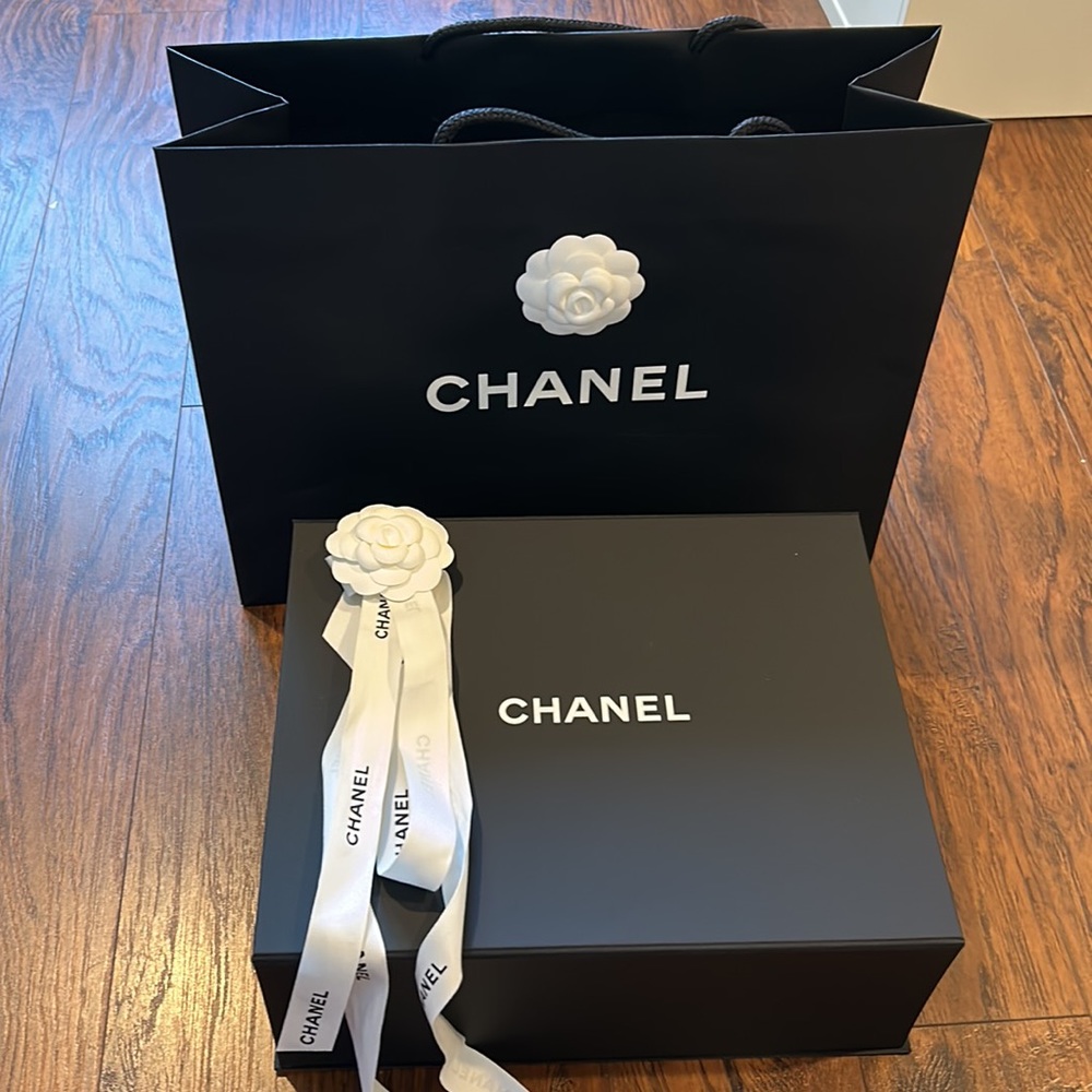 COPY - Chanel package